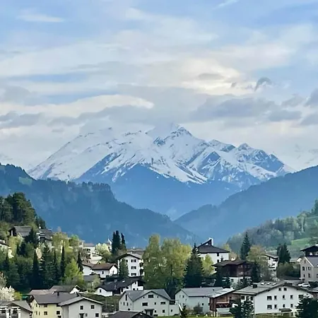Cosy Apartment, Private Garden With Mountain Views *